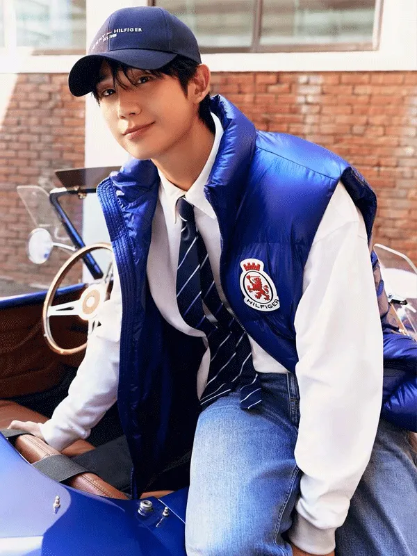 Jung Hae-in RWB Crest Shiny Down Blue Puffer Vest Jung Hae-in RWB Crest Shiny Down Blue Puffer Vest